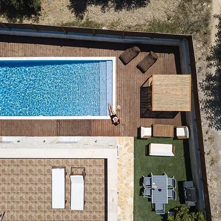 Vera - With Private Heated Pool & Jacuzzi ヴィラ *