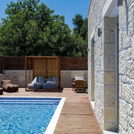 ヴィラ Vera - With Private Heated Pool & Jacuzzi Pangalochori