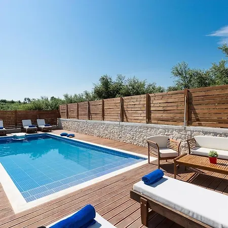 Vera - With Private Heated Pool & Jacuzzi Pangalochori