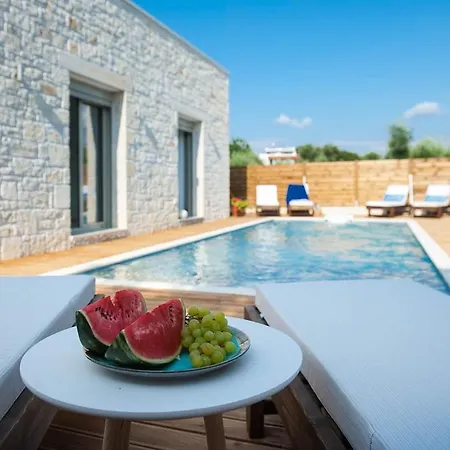 Villa Vera - With Private Heated Pool & Jacuzzi Pangalochori