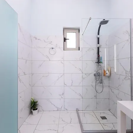 Vera - With Private Heated Pool & Jacuzzi Villa