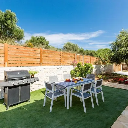 Vera - With Private Heated Pool & Jacuzzi Villa Pangalochori