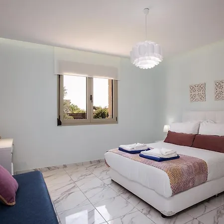 Vera - With Private Heated Pool & Jacuzzi *