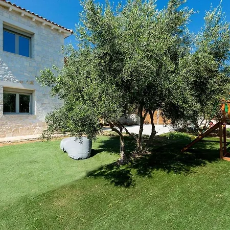 Vera - With Private Heated Pool & Jacuzzi Villa